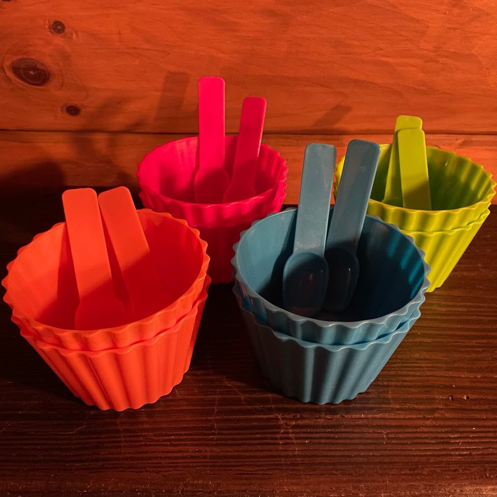 *New* Set of 8 Ice cram bowls with spoons
